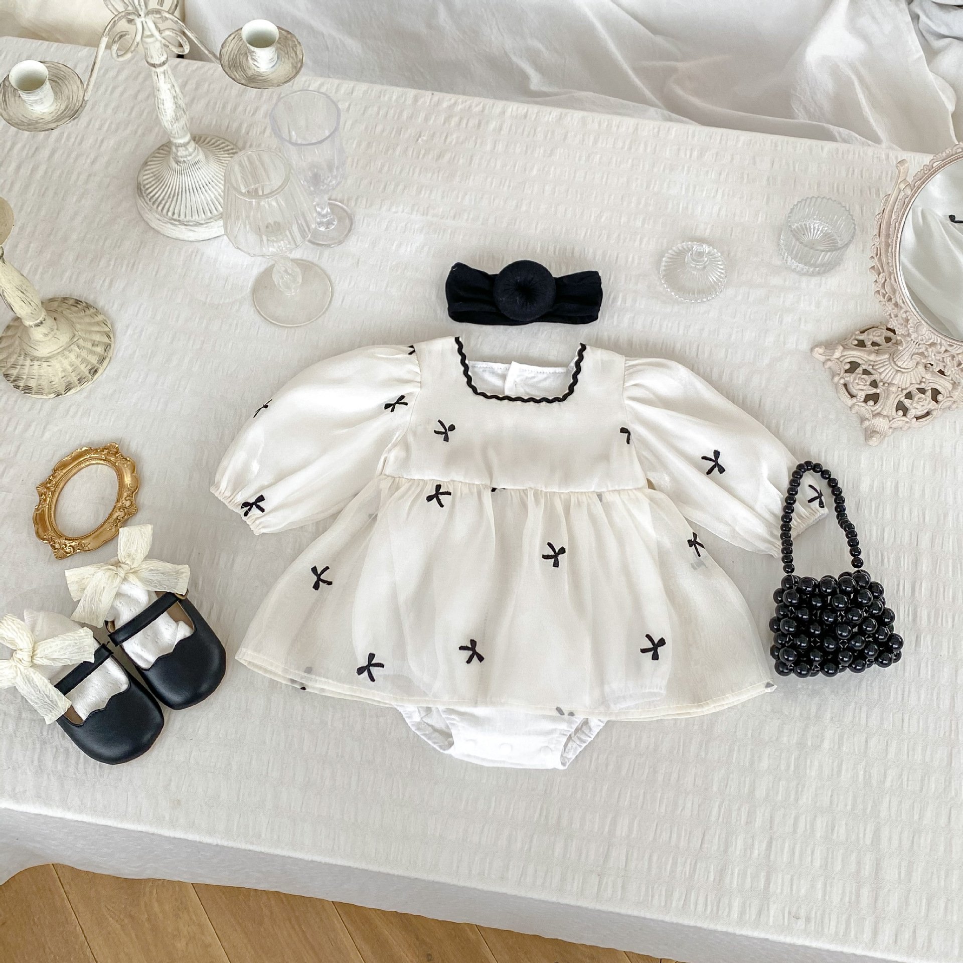 ins 2024 baby autumn jumpsuit fashionable princess mesh girl baby romper bow long sleeves fart infant clothes