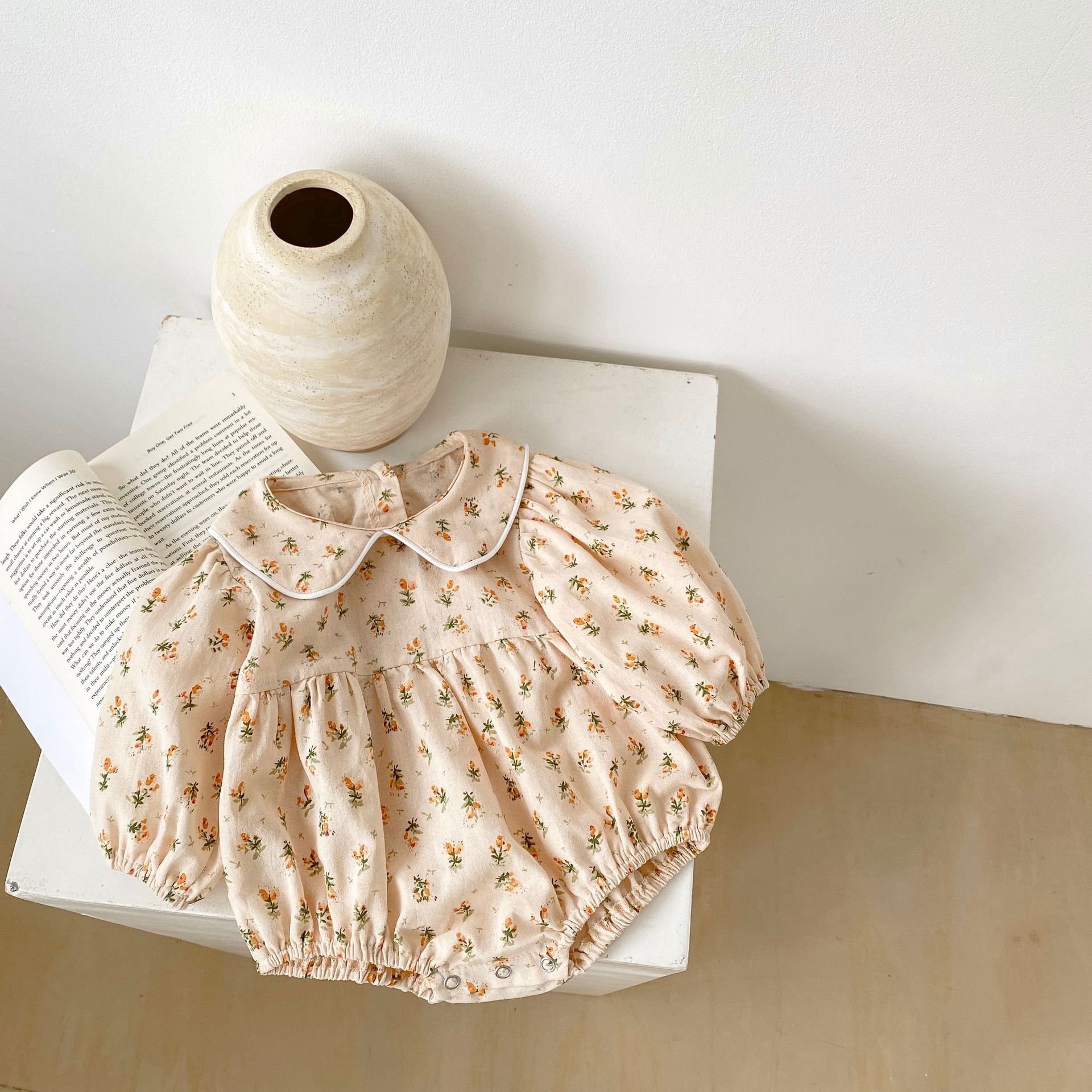 2024 autumn clothes infants and young children baby girls doll collar floral long-sleeved triangle baby romper