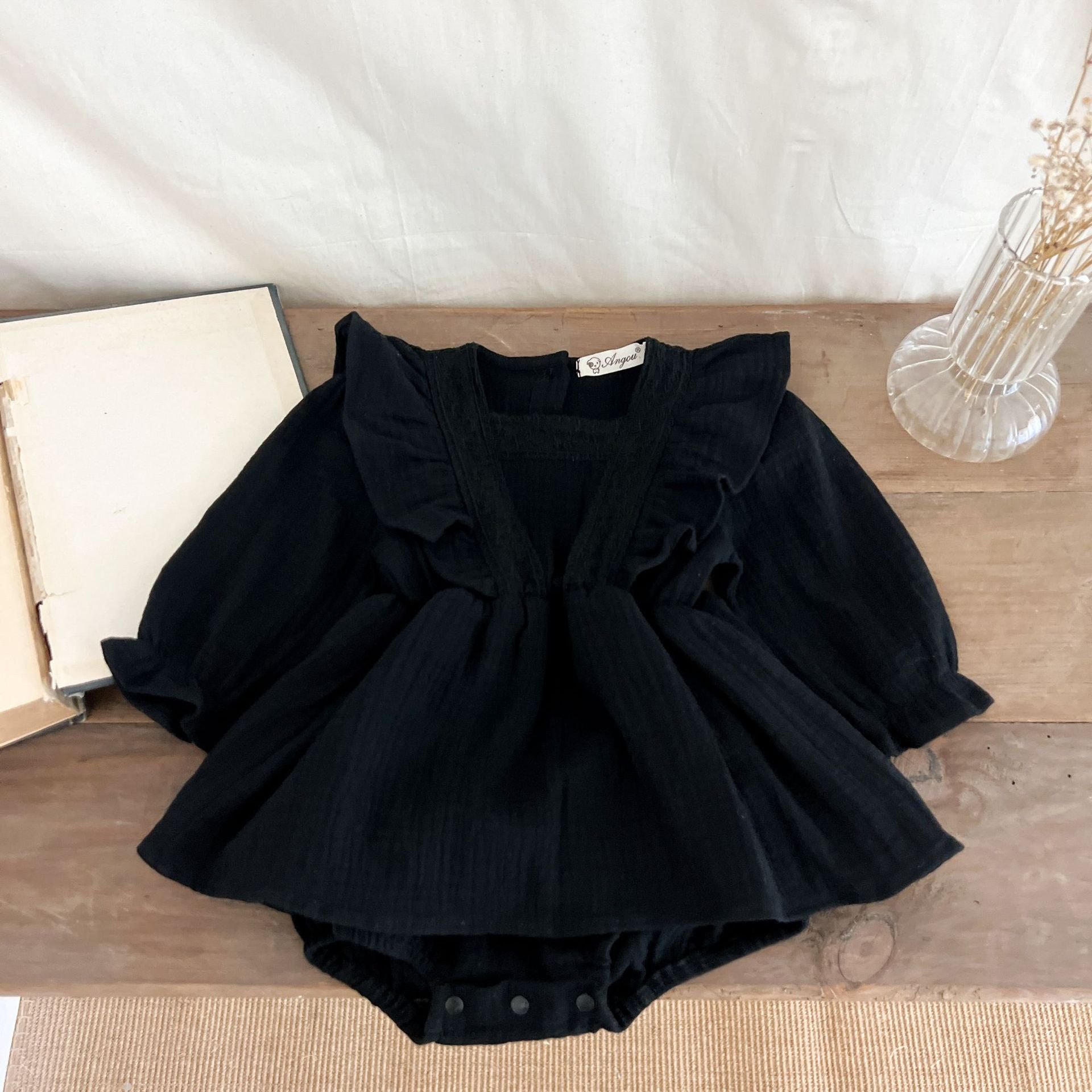 2024 autumn baby girl rompers new girls long sleeve cotton bodysuit white black baby jumpsuit