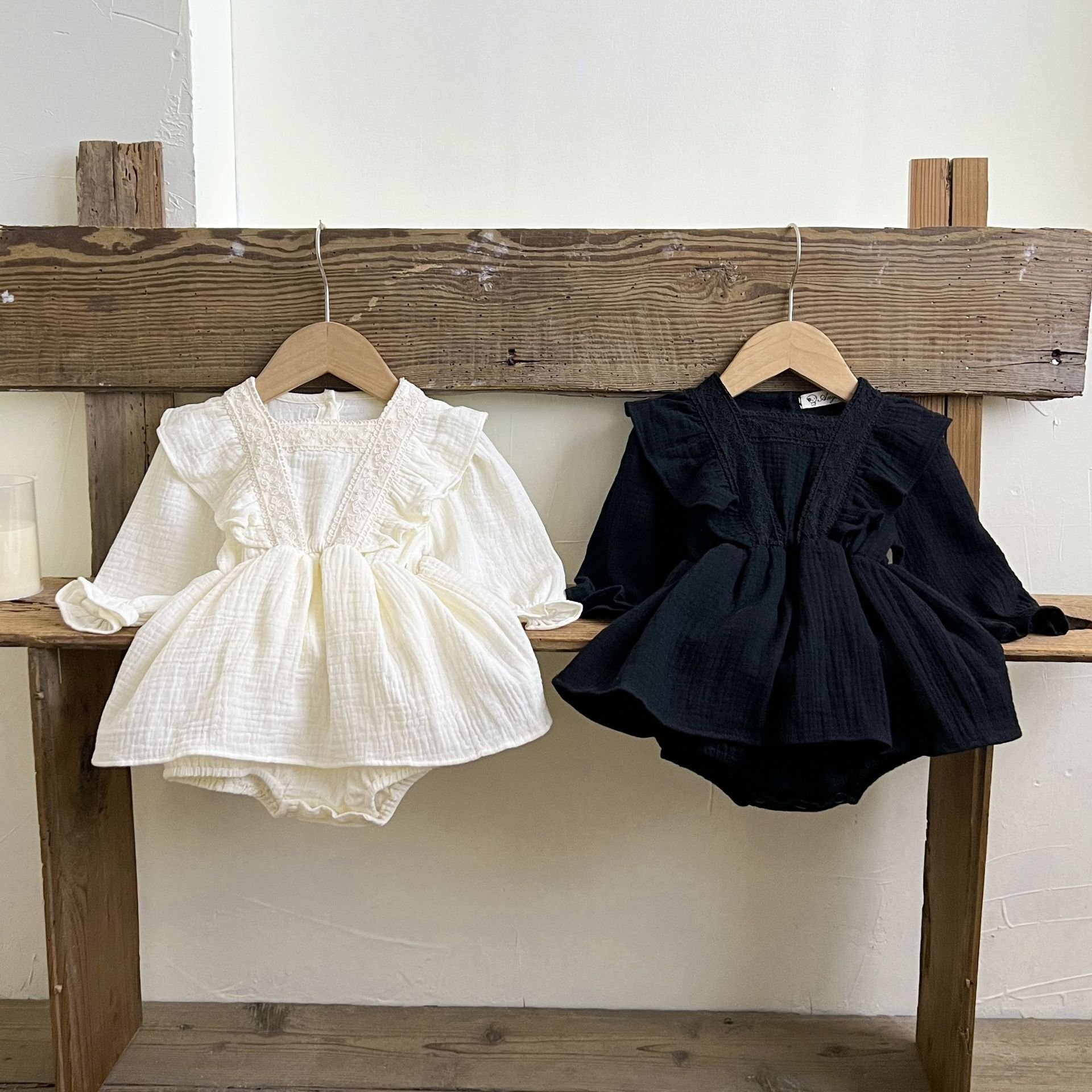 2024 autumn baby girl rompers new girls long sleeve cotton bodysuit white black baby jumpsuit