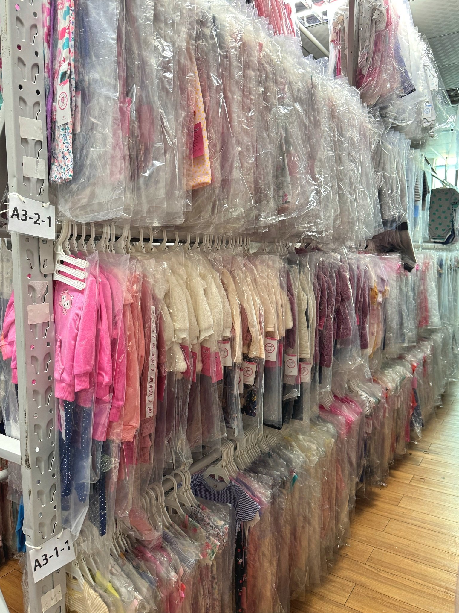 Baby Clothing Various Stock Lot Apparel Stock Wholesale Low Price Cotton Baby Vest Bodysuits Jumpsuits Sleeveless Baby Romper