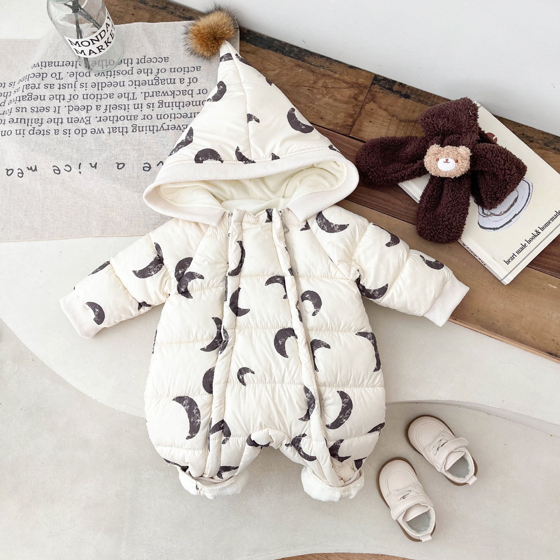 Wholesale 2024 Winter Baby Clothing Korea Moon Printed Long Sleeve Hooded Thick Warm Baby Rompers