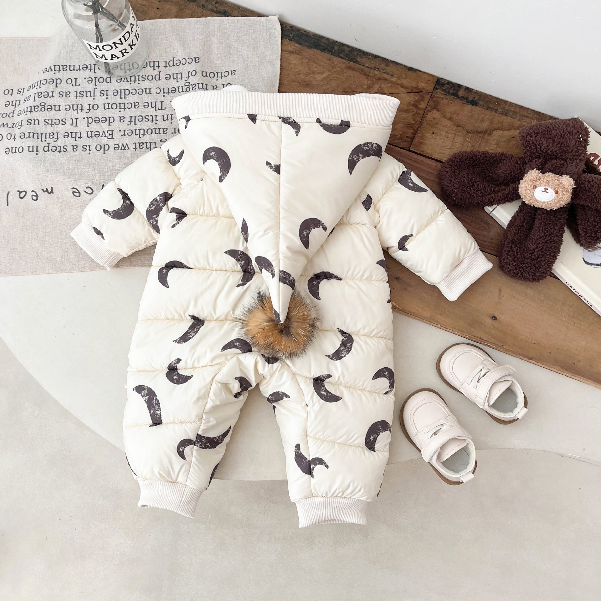 Wholesale 2024 Winter Baby Clothing Korea Moon Printed Long Sleeve Hooded Thick Warm Baby Rompers