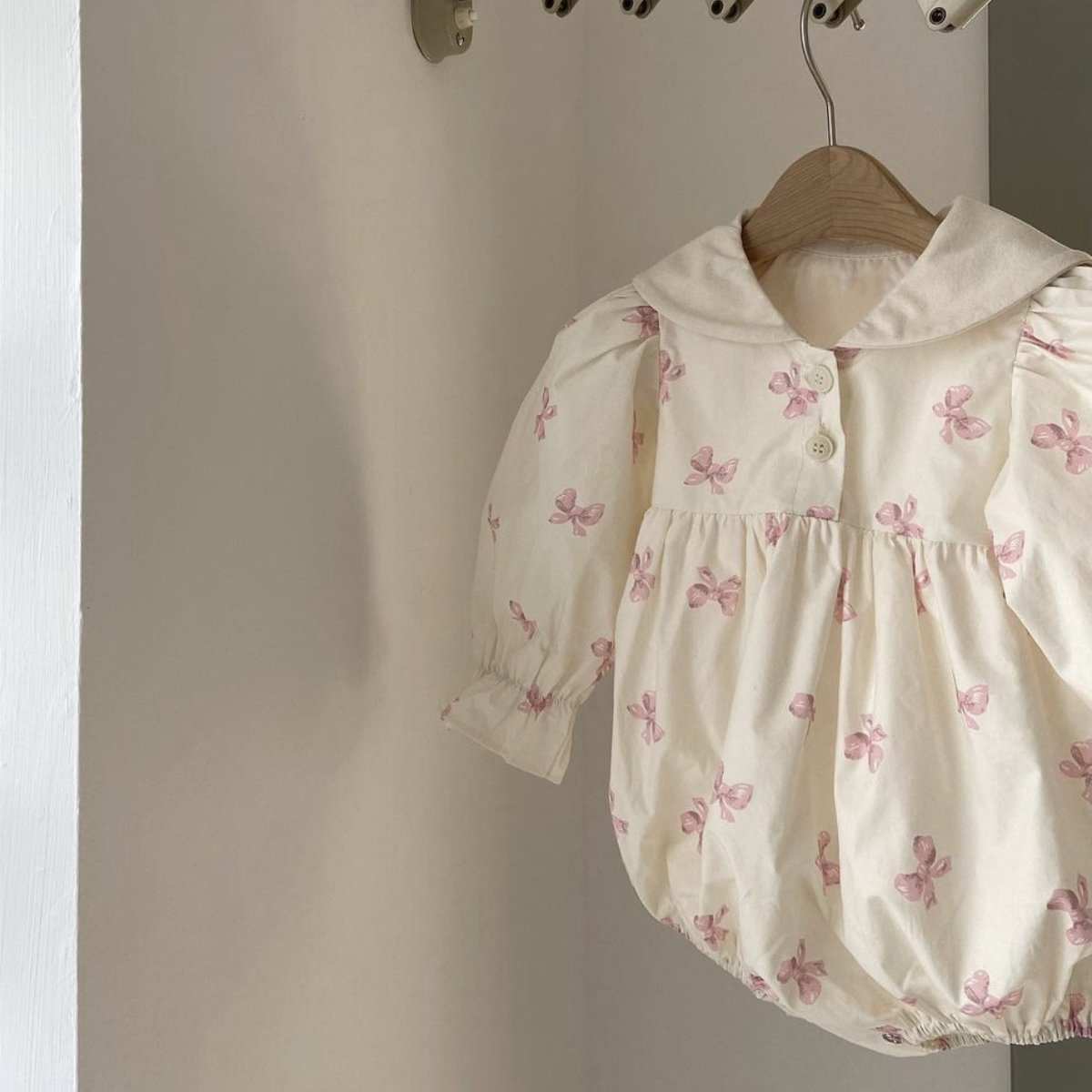 Wholesale Cotton Baby Girl Pink Bow Print Round Neck baby rompers