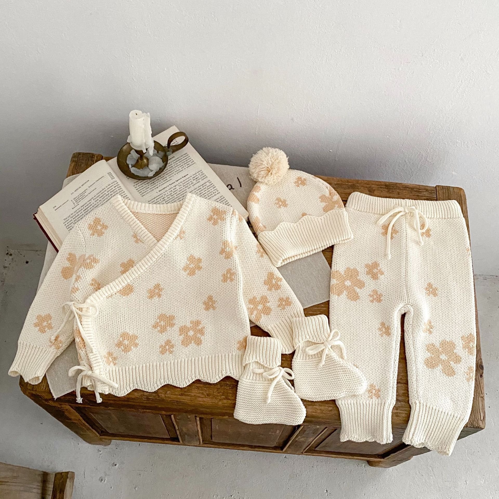 Customized 100% Organic Cotton Baby Clothing Set Romper Sweater Beanie Four Pieces