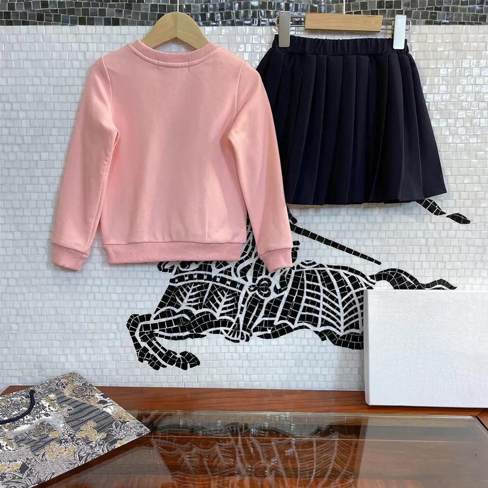 Desinge set gril classic hoodies dress two piece suit printing cotton hooded sweatshirt short Pleated skirt