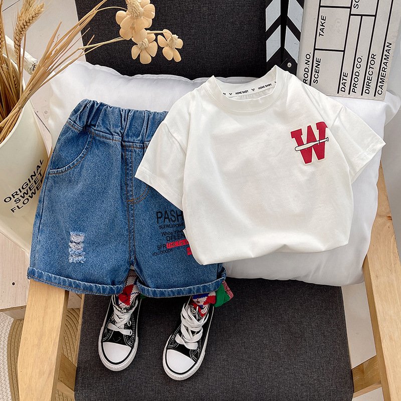 Summer 2024 popular alphabet short-sleeved T-shirt and casual shorts two-piece children's summer set wholesale