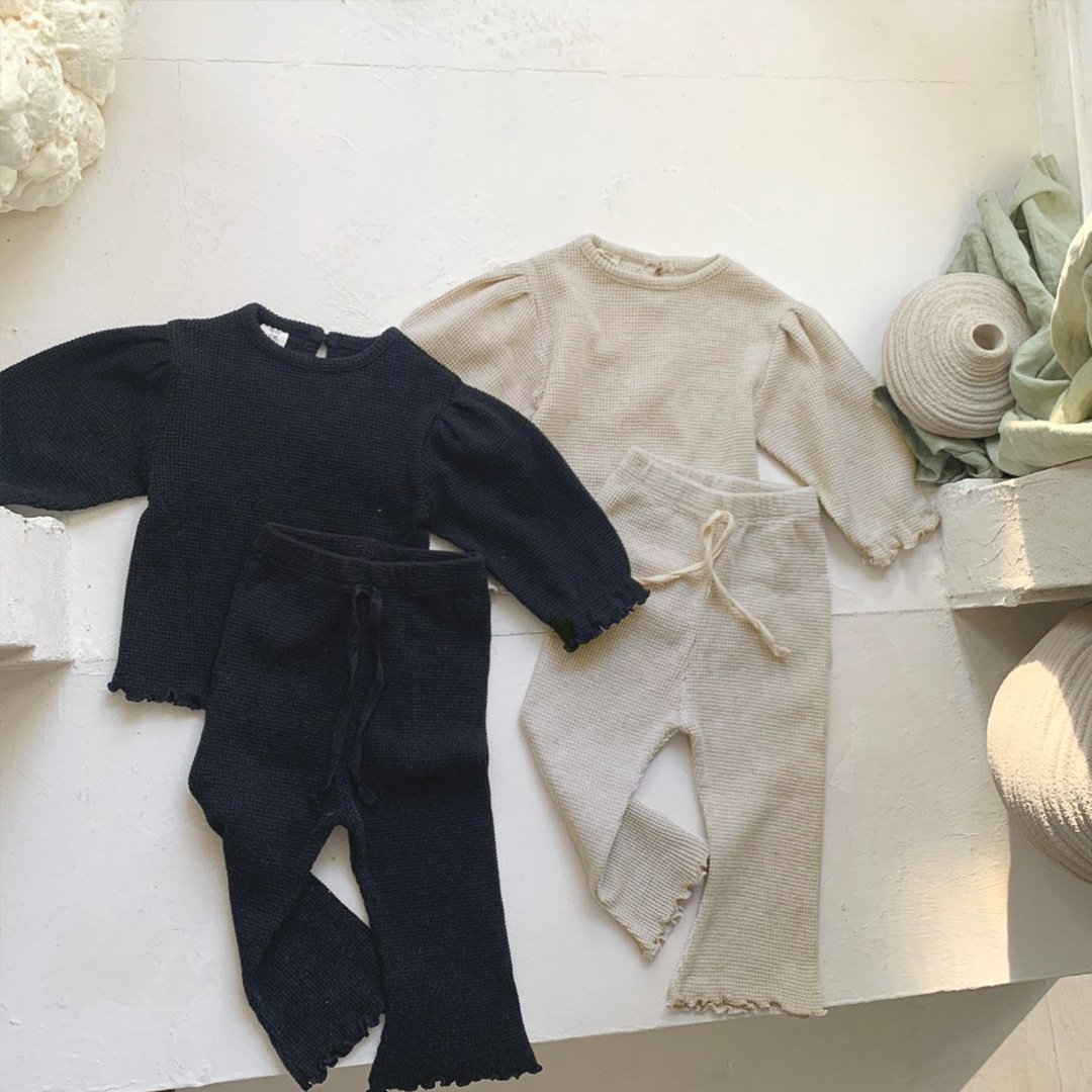 Autumn Korean children's clothing, girls and little girls, waffle long sleeved T-shirt+wave curled edge flared pants set