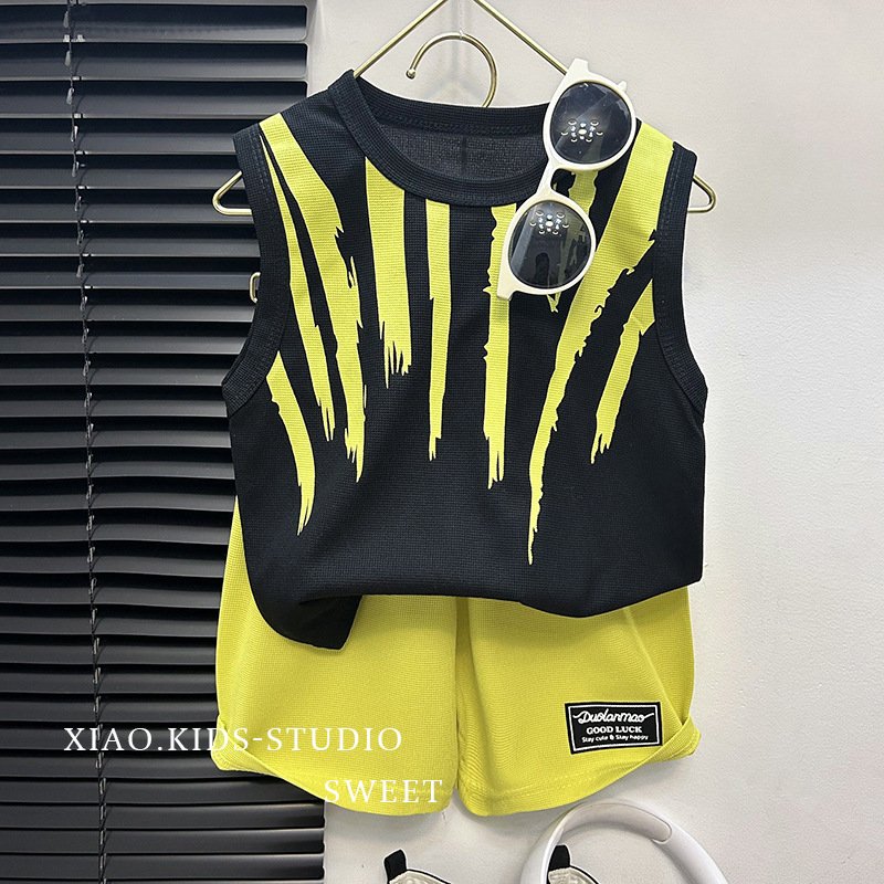 new style Summer Boys' Casual Print Two-Piece Set Korean Version Suit with Fashionable Letter Jacket Vest and Shorts for Kids