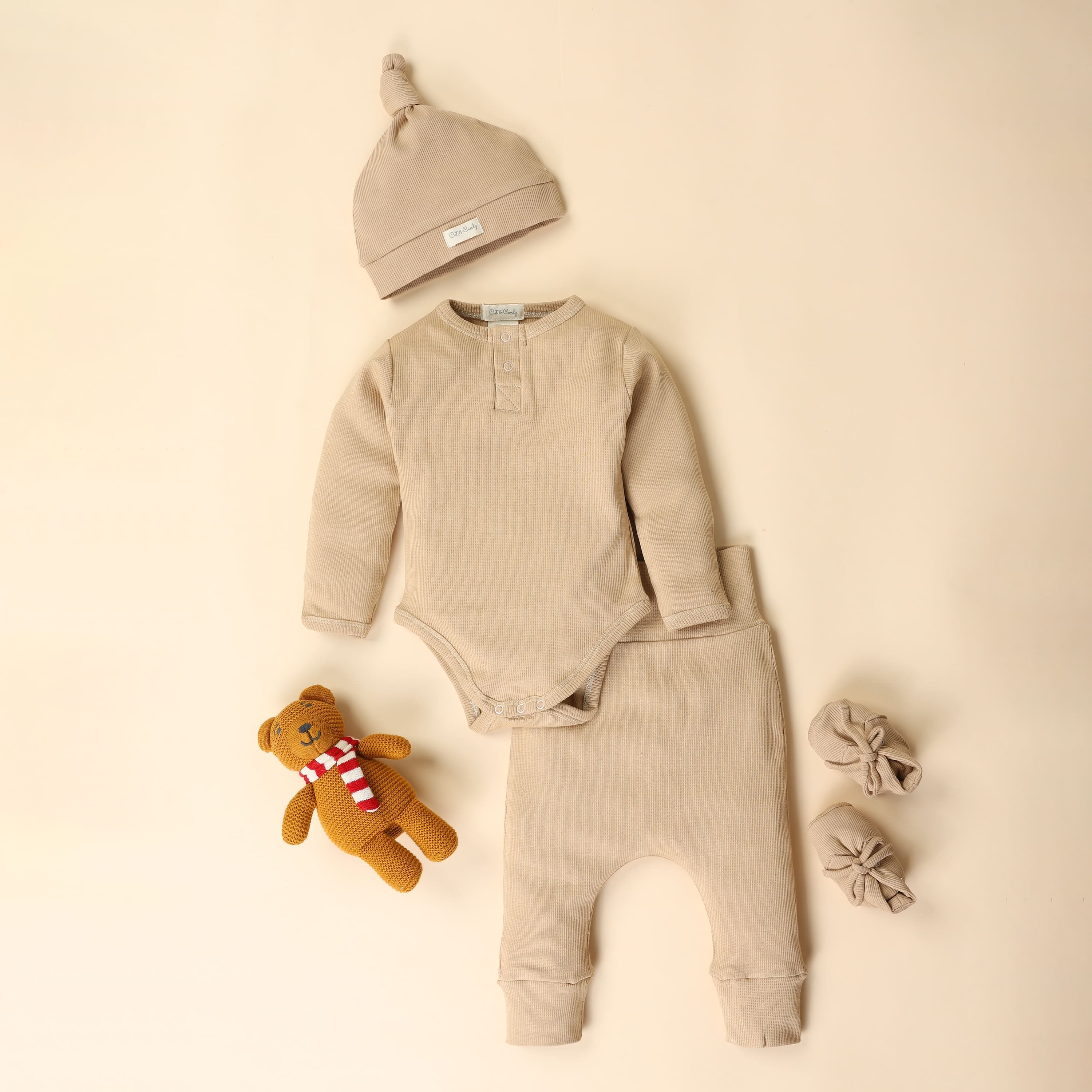 Premium Quality 100% GOTS Oekotex Certified 5 Pack New Born Baby Set with customized packaging unisex colors