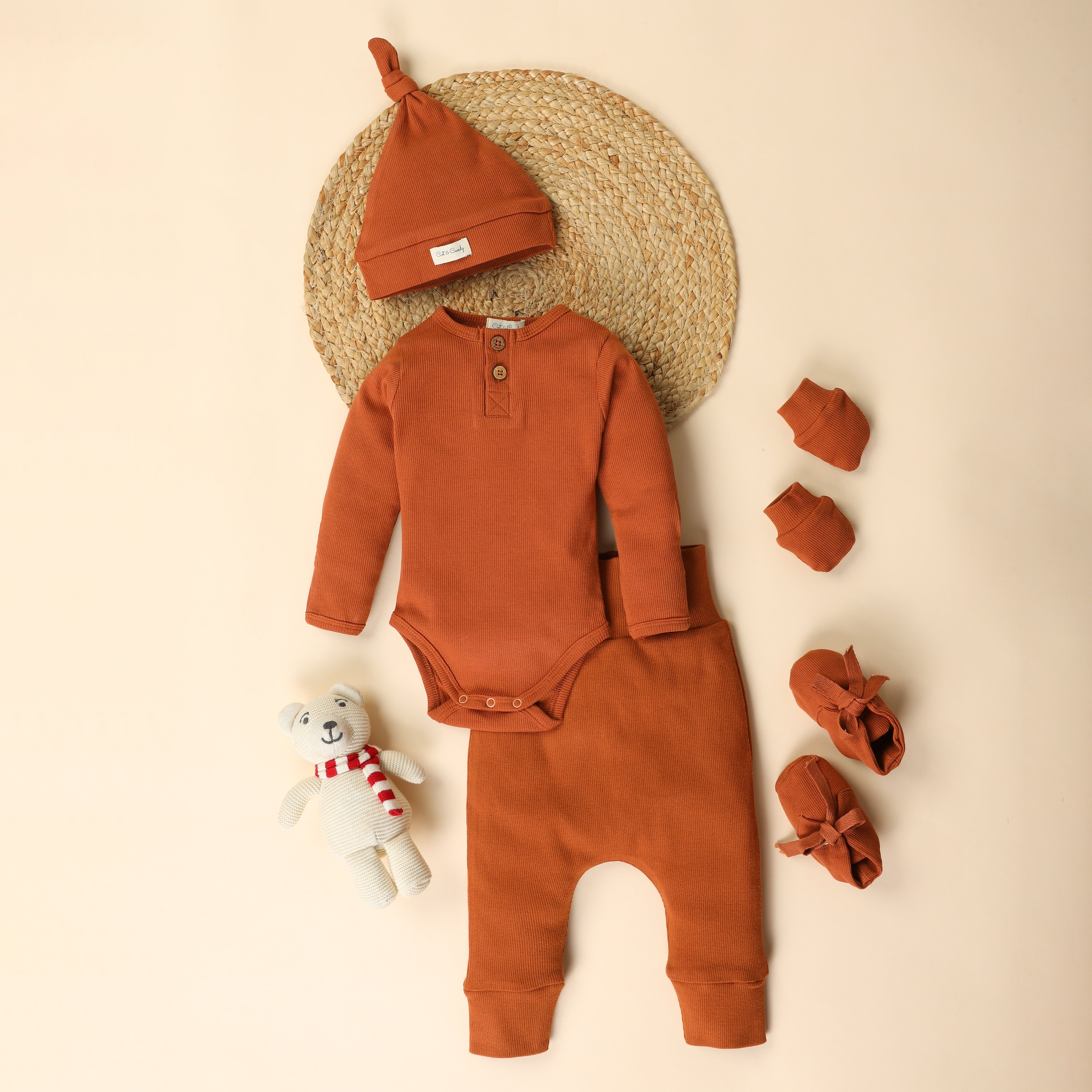 Premium Quality 100% GOTS Oekotex Certified 5 Pack New Born Baby Set with customized packaging unisex colors