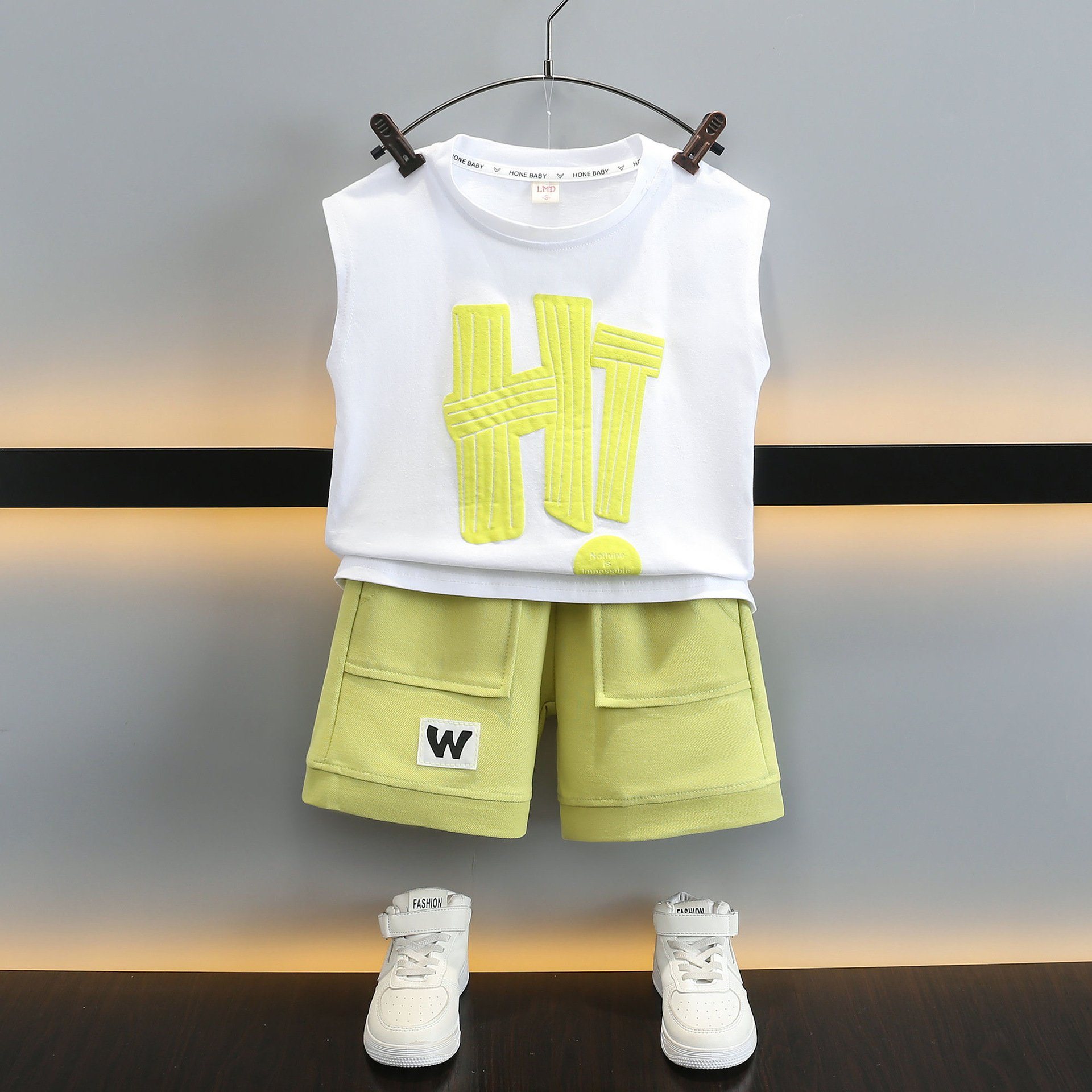 2024 Summer Boys' Casual Print Two-Piece Set Korean Version Suit with Fashionable Letter Jacket Vest and Shorts for Kids