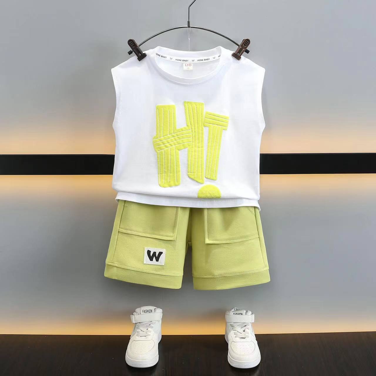 2024 Summer Boys' Casual Print Two-Piece Set Korean Version Suit with Fashionable Letter Jacket Vest and Shorts for Kids