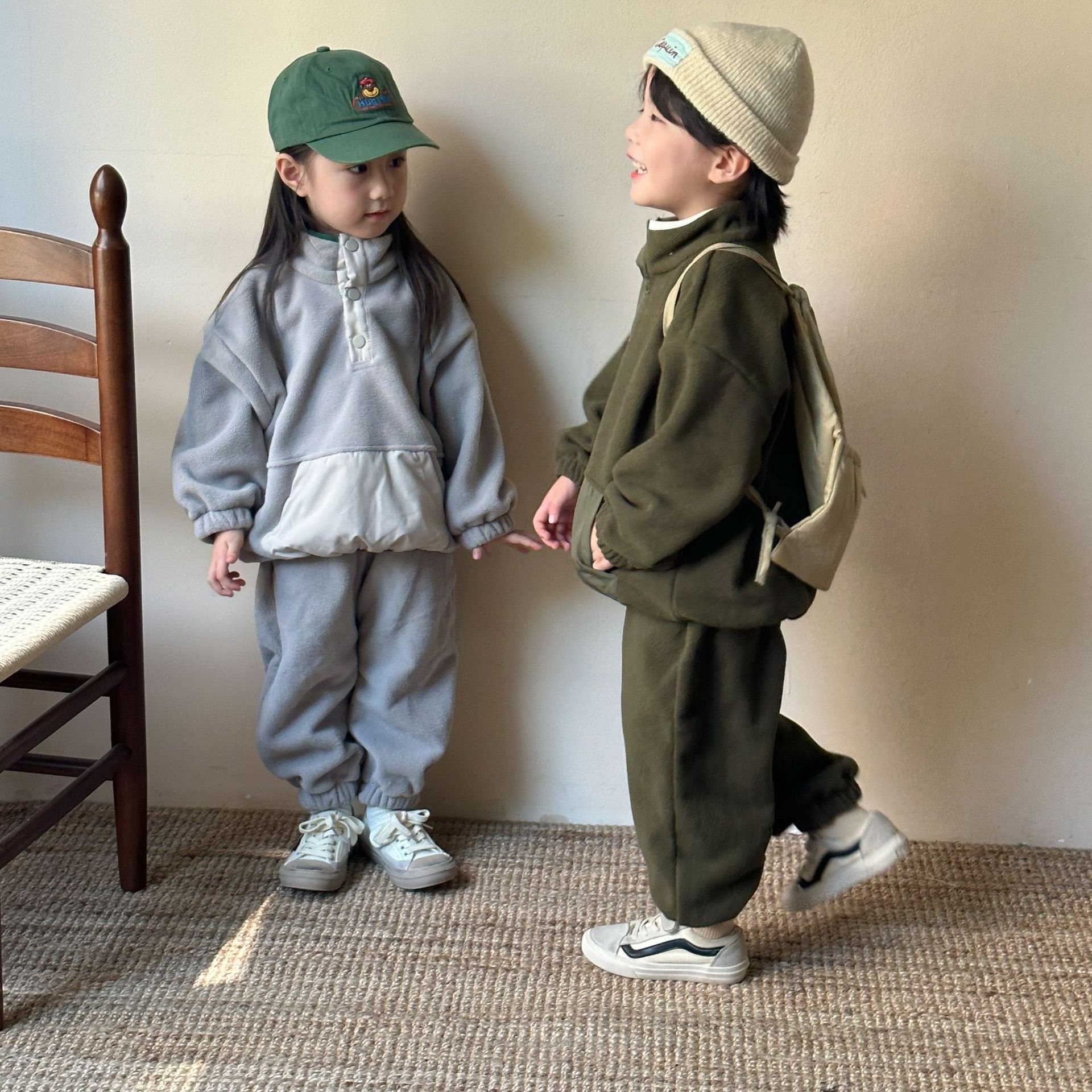 Children's autumn and winter polar fleecy suit boys and girls plush hoodie new spring and autumn baby warm two sets