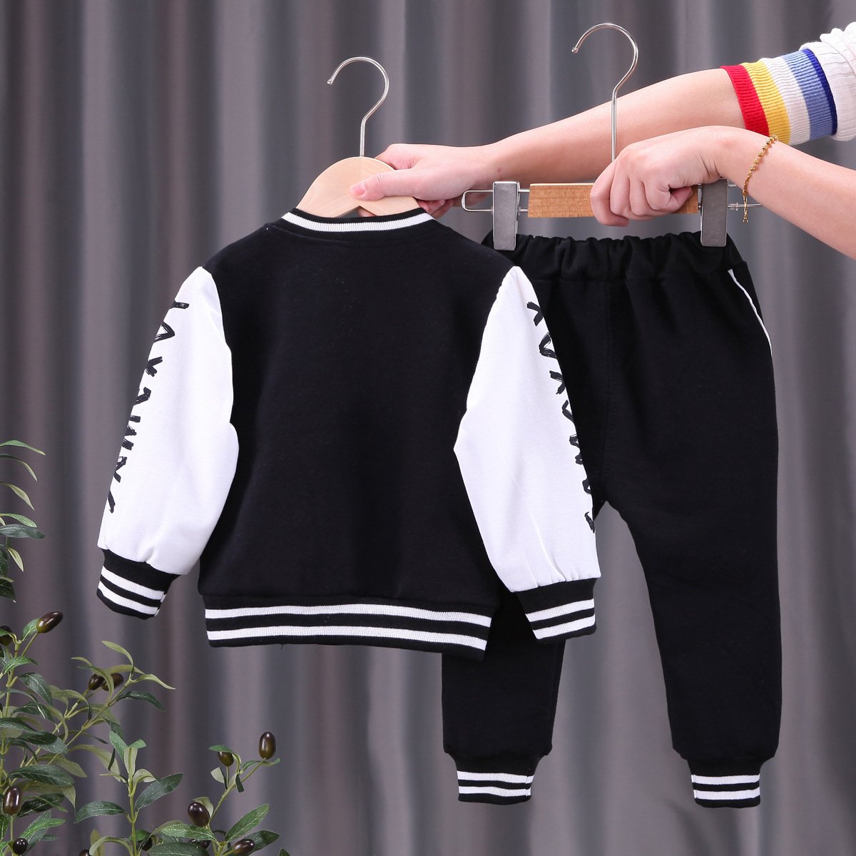 XINGKONG Kids Jogging Suits Baseball Jacket And Sweatpants for Boys Fall Clothing - Tracksuits Sweatsuit Sets for Spring