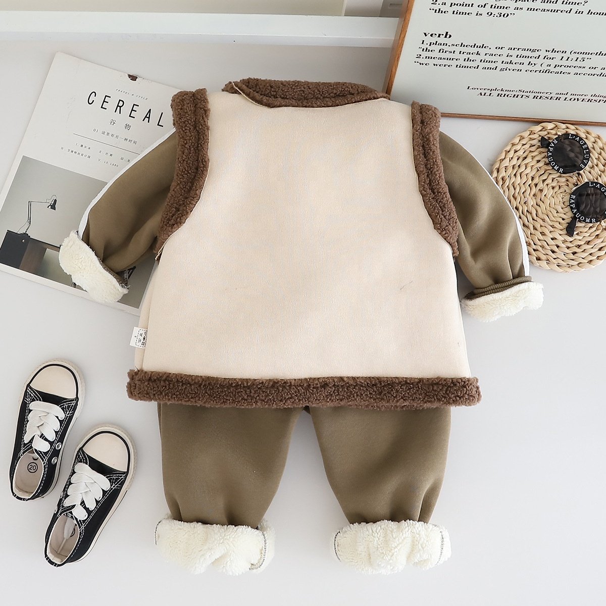 Winter OEM Custom Factory Infant Baby Clothes Thick Fleece Sweatshirt Pocket Vest Pant 3PCS Set Toddler Kids Boys Clothing Sets