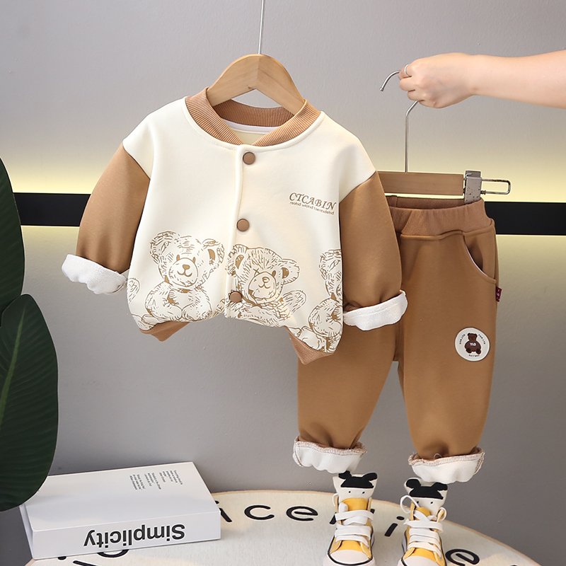 Boys' autumn and winter clothing set 2024 new children's winter plus fleece Cubs baseball coat two-piece set