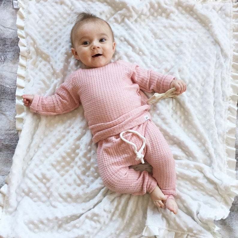 Hongbo OEM/ODM 2 Pcs baby toddler loungewear casual wear INS Styles infant waffle cotton pajama set plushy unisex Autumn winter