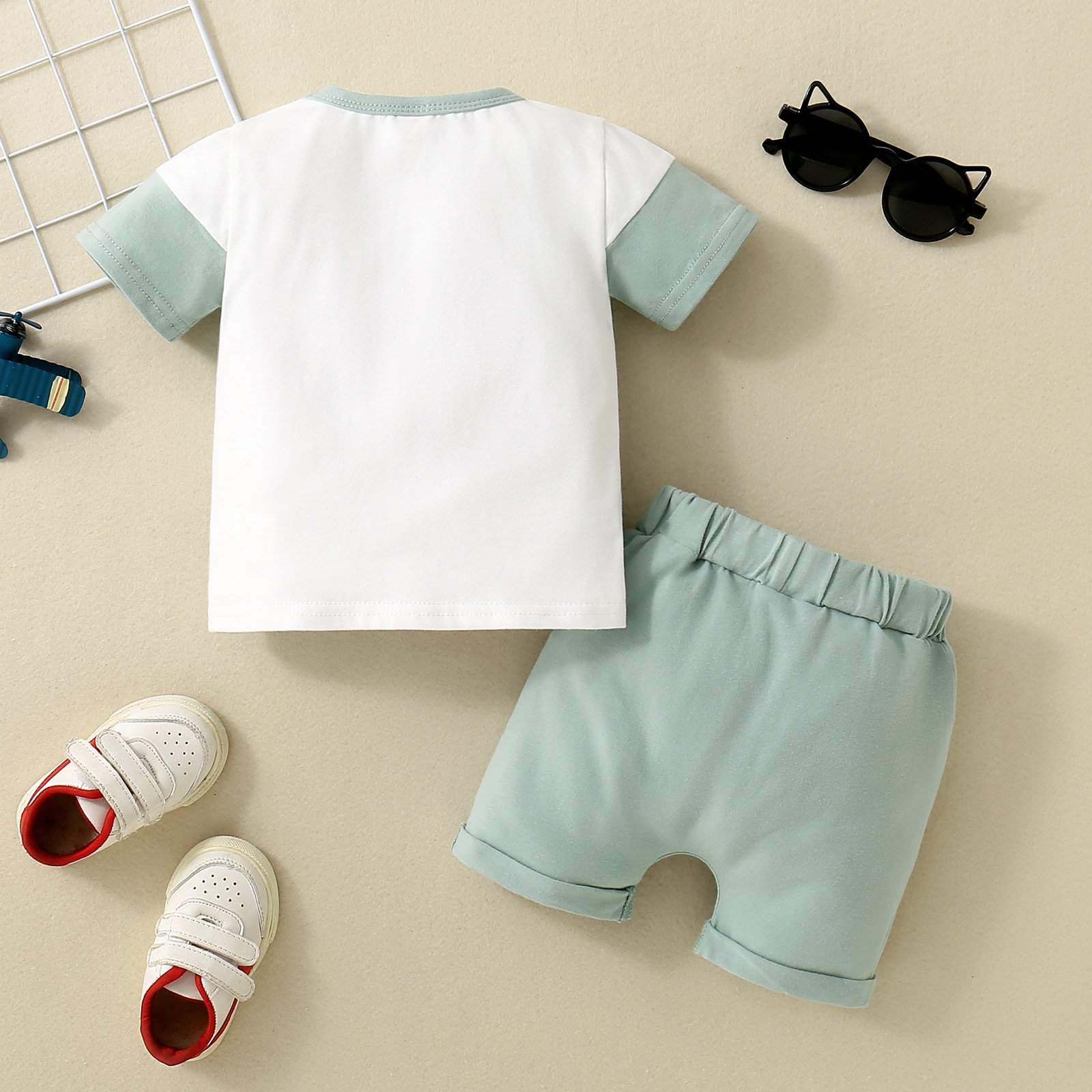2024 New summer boys simple and crisp striped spliced crew neck short sleeve and solid color shorts Boys clothing sets