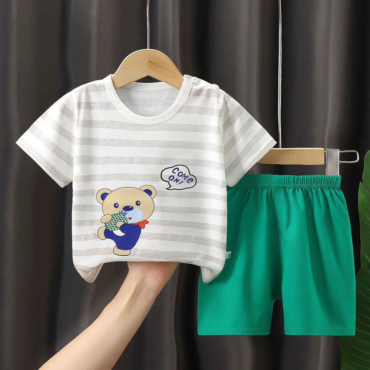 Children's short-sleeved suit 0-6 years old summer shorts summer boys and girls cotton T-shirt