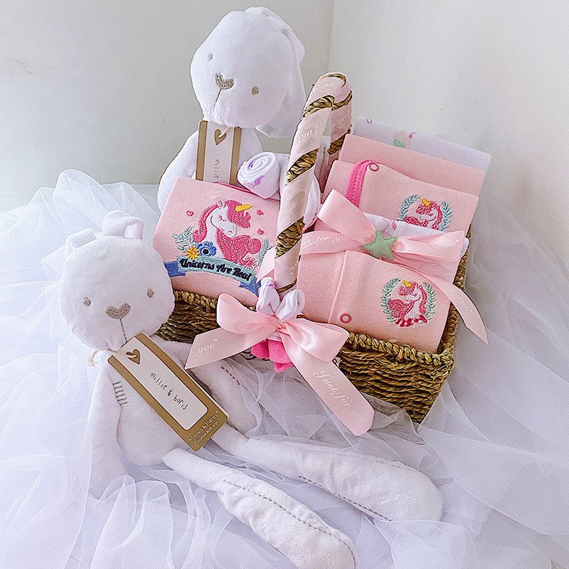 Factory Top Selling Newborn Baby Clothing Toddler 95% Cotton Rompers Hats Gloves Bibs Infant Bodysuit Sets With Handmade Baskets