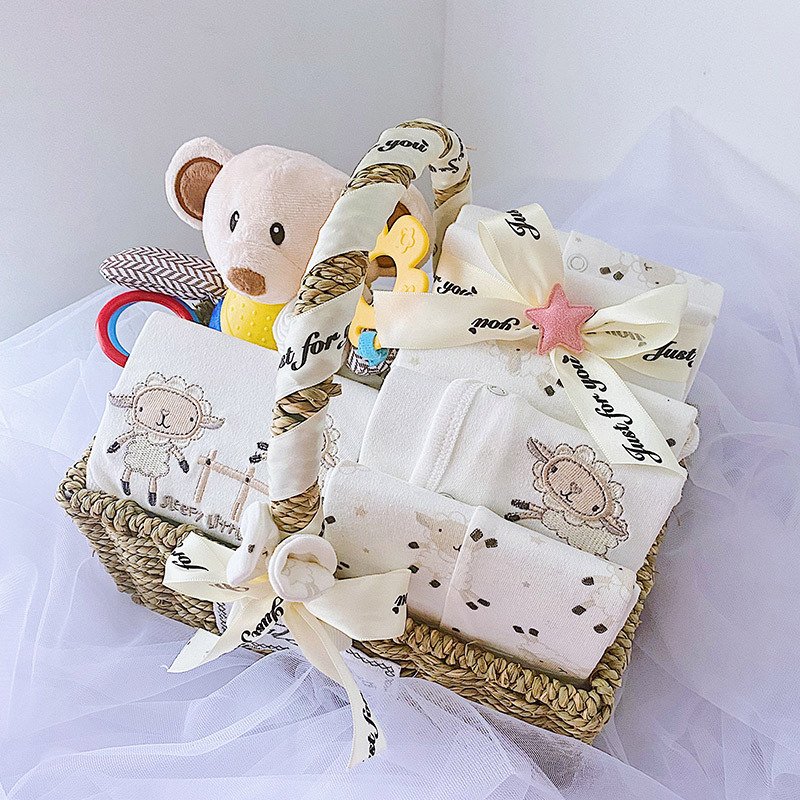 Factory Top Selling Newborn Baby Clothing Toddler 95% Cotton Rompers Hats Gloves Bibs Infant Bodysuit Sets With Handmade Baskets