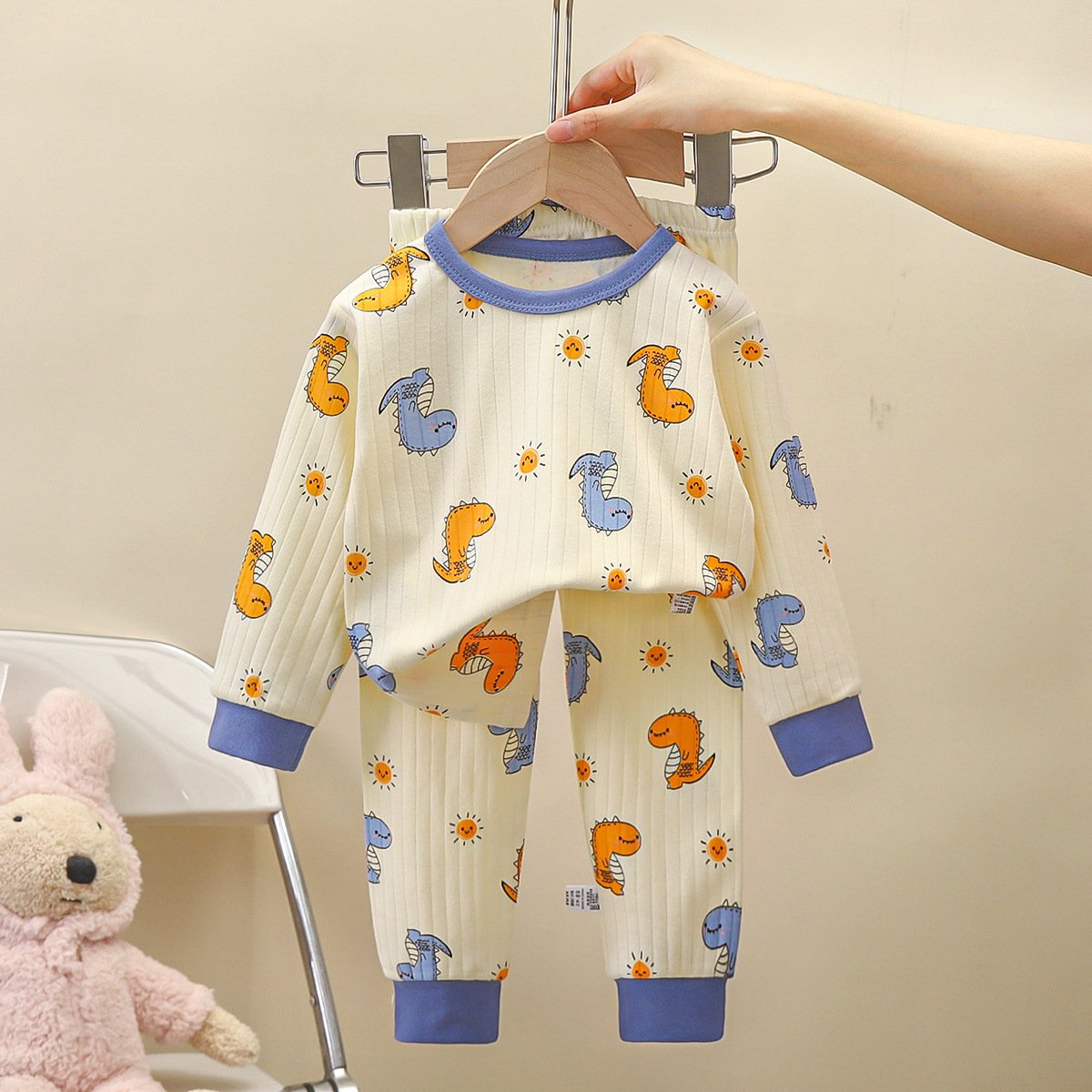 Wholesale of pure cotton printed tops and pants for babies aged 1-10