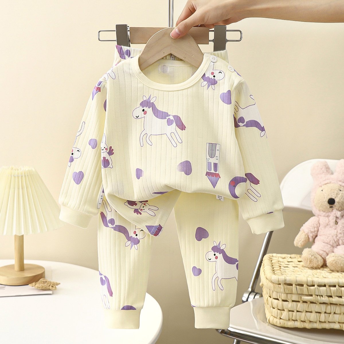 Wholesale of pure cotton printed tops and pants for babies aged 1-10