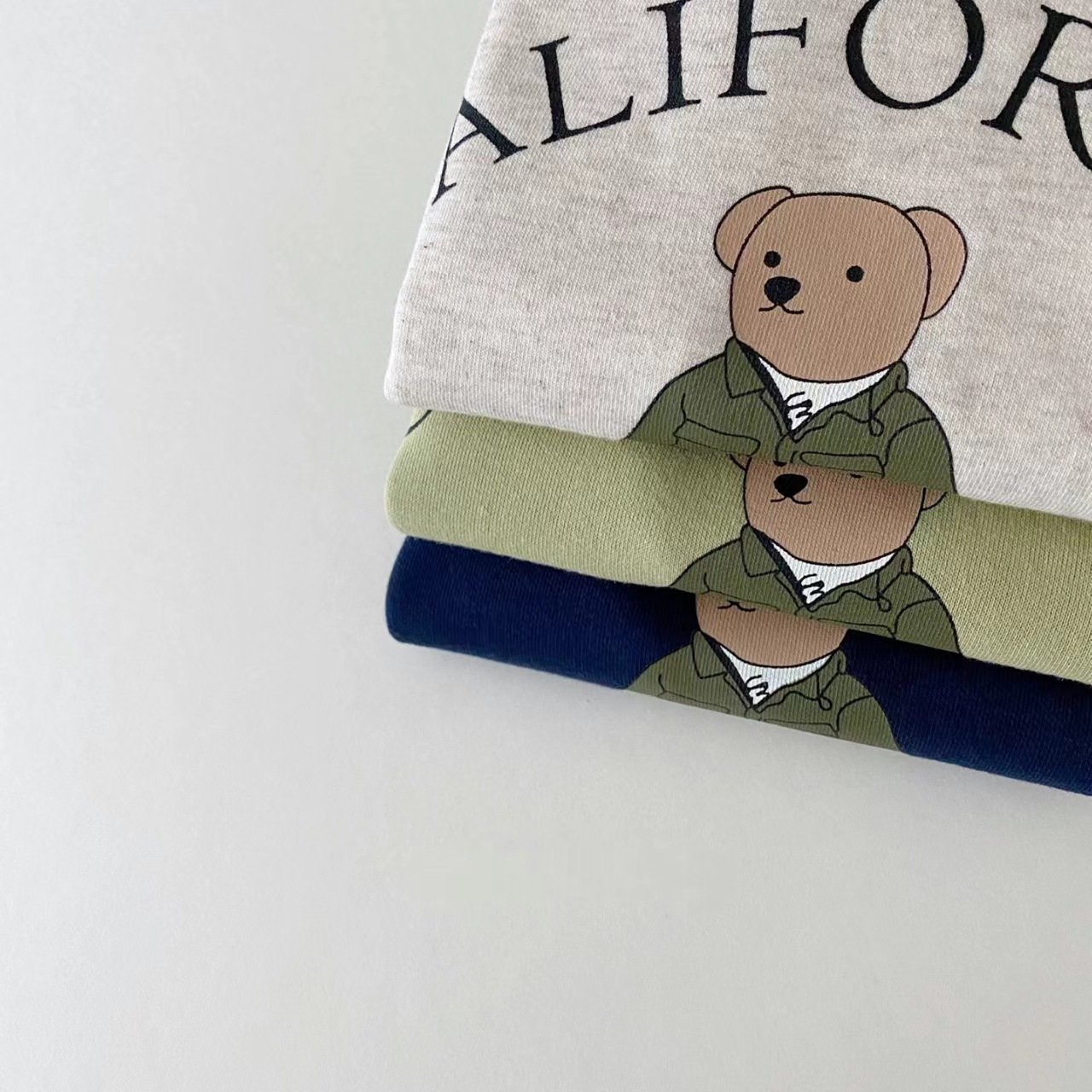 Ivy83654A 2023 Korean kids' clothing set children cartoon bear track suits Toddler casual sweatshirts sets baby clothes