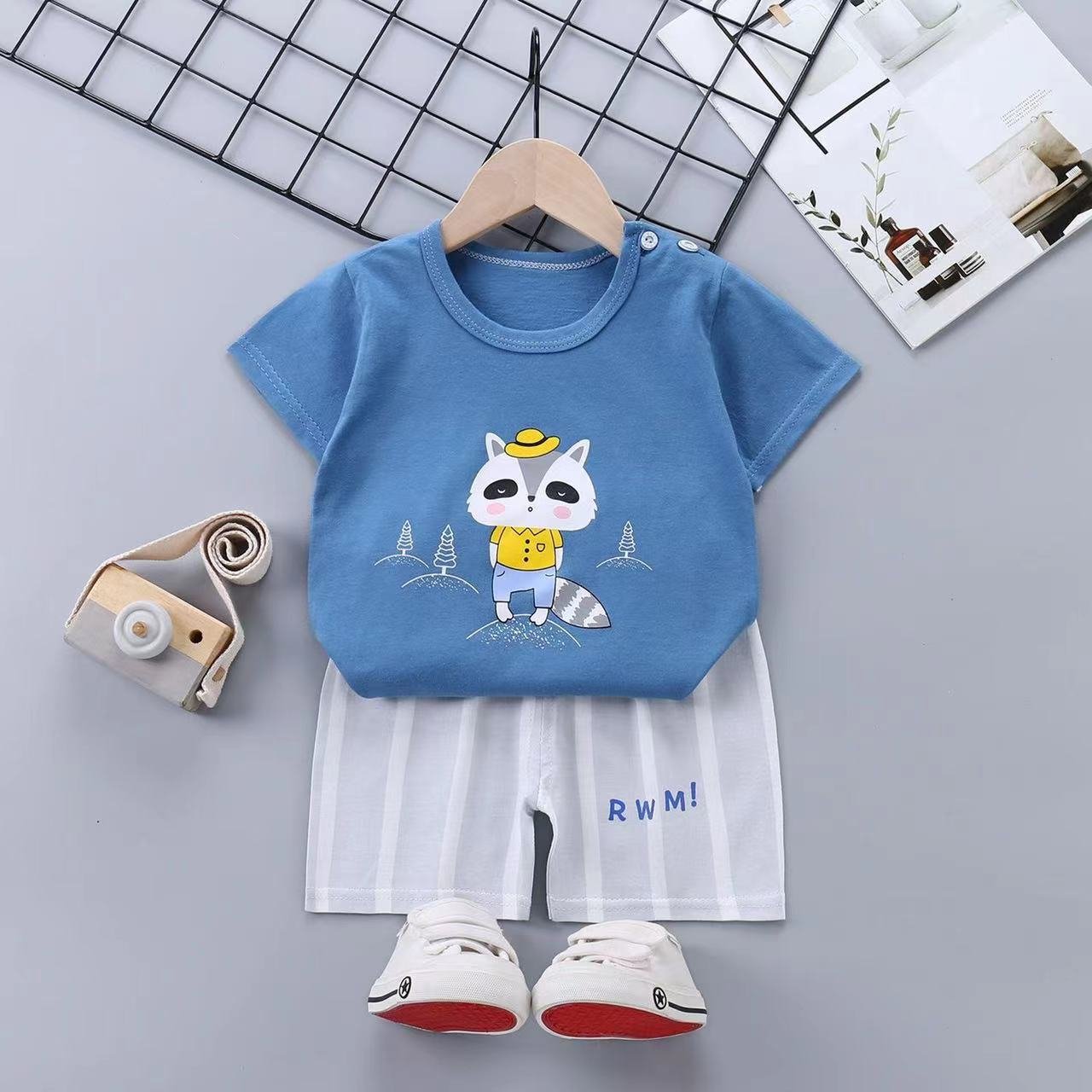 New Arrival Boys' Summer Set - Cute and Fashionable Two-Piece Shorts and Short-Sleeve Top for Little Boys