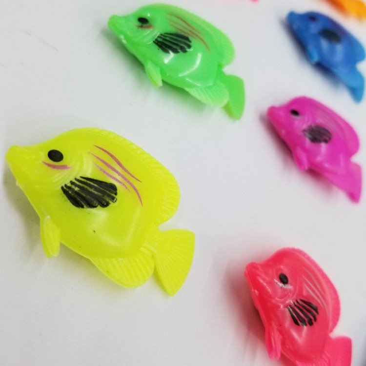 Mini 4cm Gold Fish Toys Plastic Goldfish Simulation Toys for Children Home Fish Tank Decoration Toys