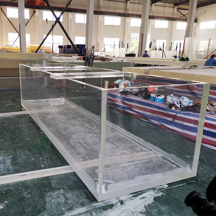 China Factory Luxury Design Customized Large Acrylic Vertical Aquarium