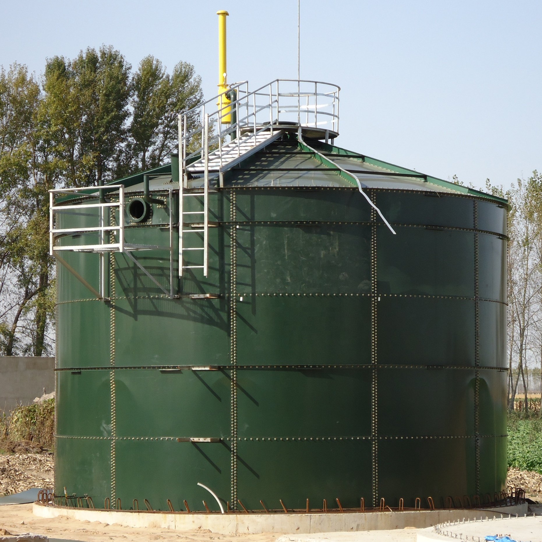 Membrane gas holders commonly used in biogas fermentation tanks and double membrane biogas digesters