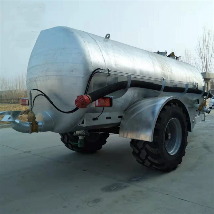 Biogas slurry transport irrigation garden field road spray watering watering tank trailer biogas liquid filling manure truck