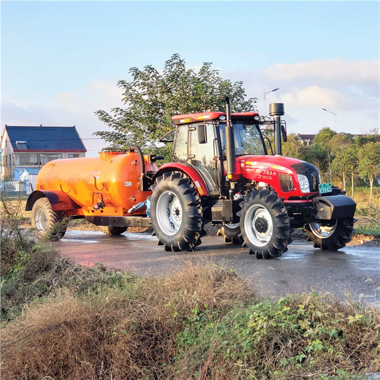 Biogas slurry transport irrigation garden field road spray watering watering tank trailer biogas liquid filling manure truck