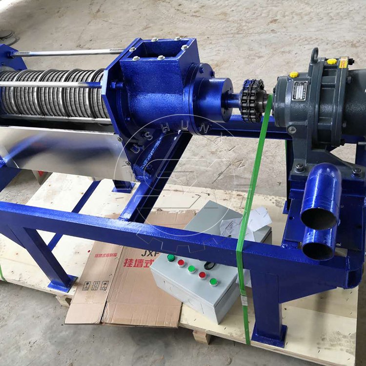 Solid-liquid separator, suitable for animal manure dehydration, organic fertilizer production machine
