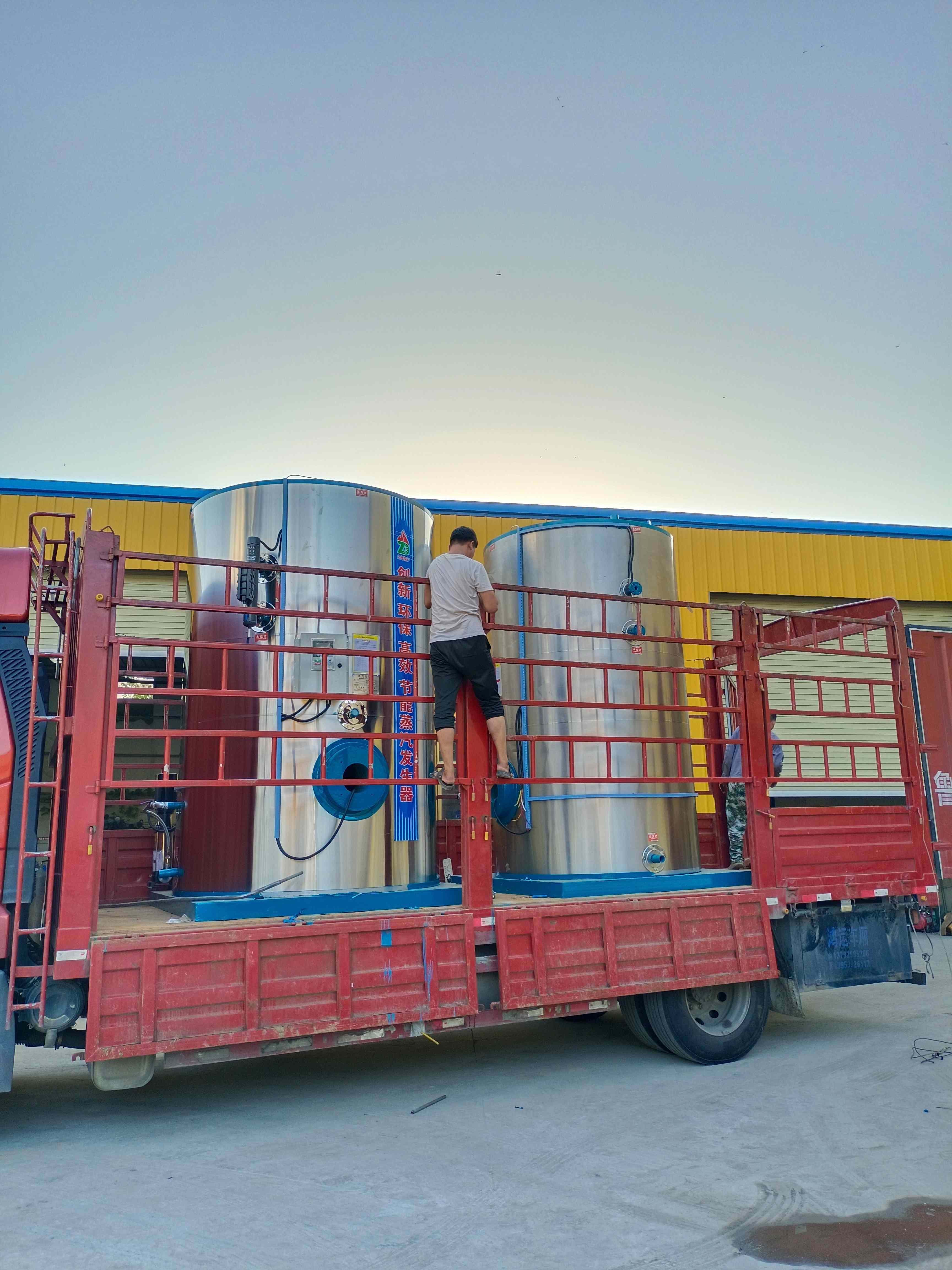 Chinese factory direct sales of 2 tons/vertical biogas natural gas steam boiler steam generator