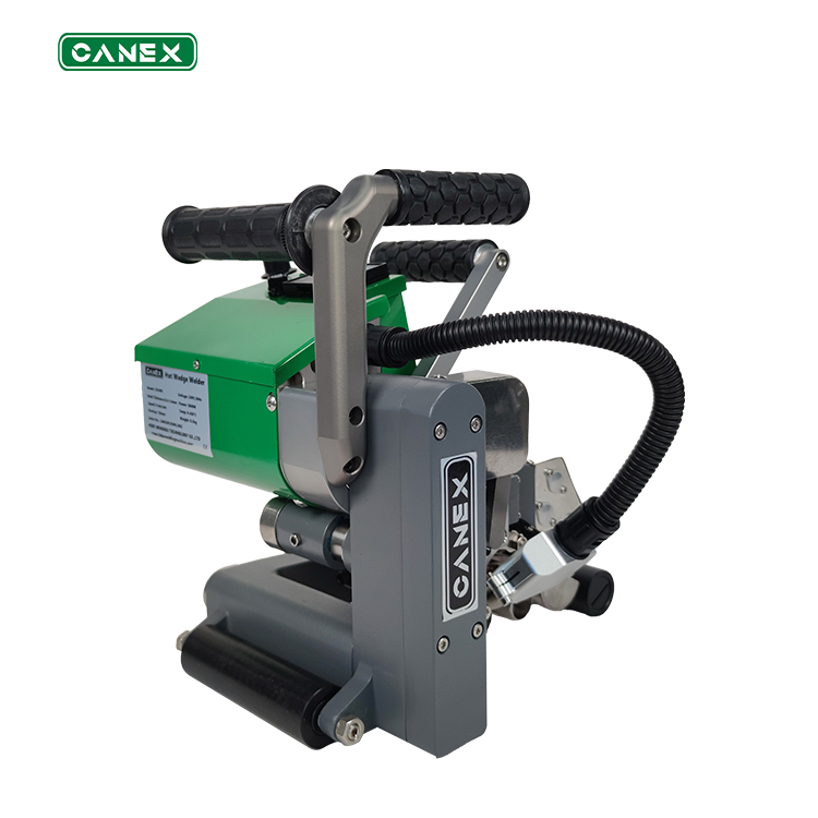 CX500L 0.8-3.0mm HDPE Geomembrane Welder For Landfill And Biogas Digester In 5 Years Warranty With Copper Hot Wedge Knife