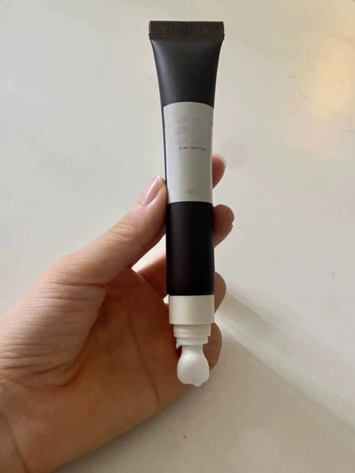 Skin Madagascar Eye Cream 10004 with Snow Grass probiotics to lighten eye wrinkles anti-aging mild and non irritating