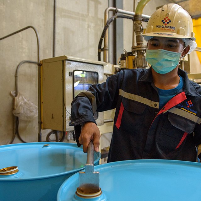 Steel Drums Packaging Organic Crude Yellow Glycerine 85% Best Price Glycerol Industrial Grade Thailand