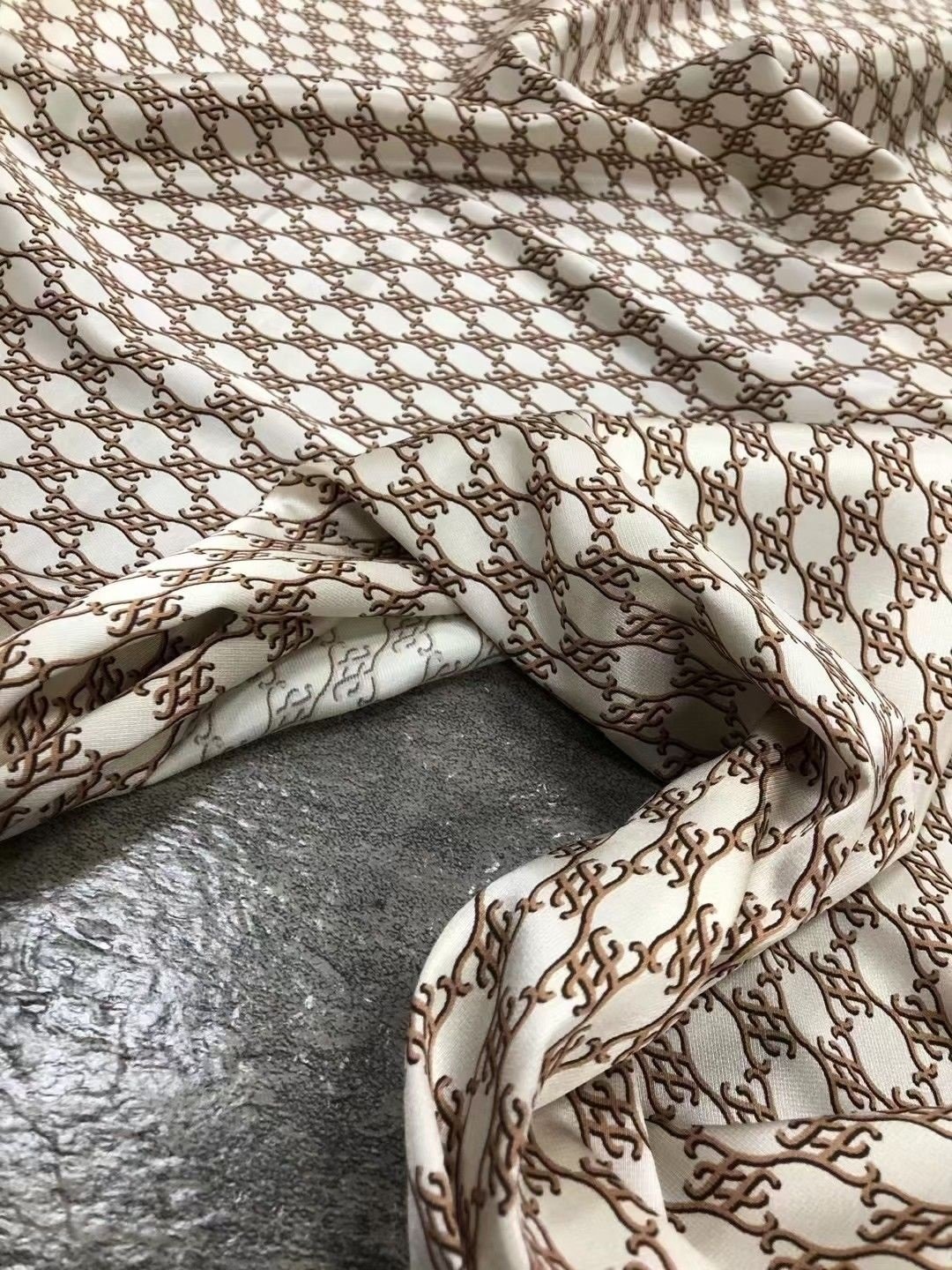 Women Casual Party Wear Modern Branded Digital Printed Fabric For Garment Clothing / Customize Manufacturing With Low MOQ