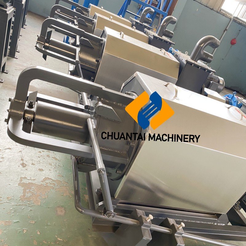 High Productivity Handling Capacity 15-20m3/hour Screw Extruding Separator Dry Cow Dung Machine Solid-liquid Separator