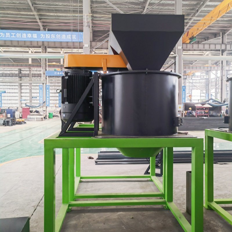 Manufacturers can customize the output of organic fertilizer vertical grinder