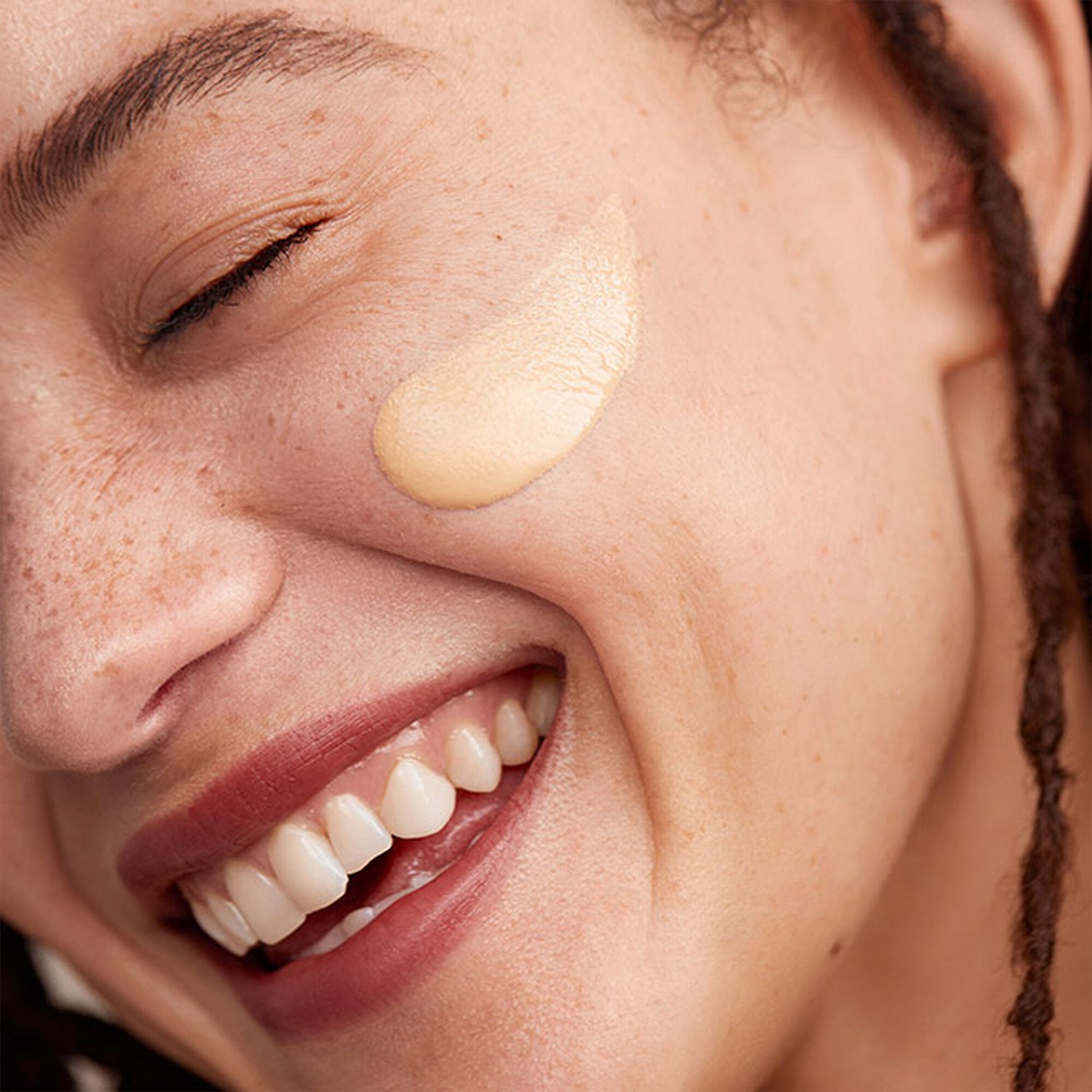 Private Label Vitamin C Hyaluronic Acid Hydrating Oil Free Tinted Moisturizer SPF 30 50 Tinted Sunscreen