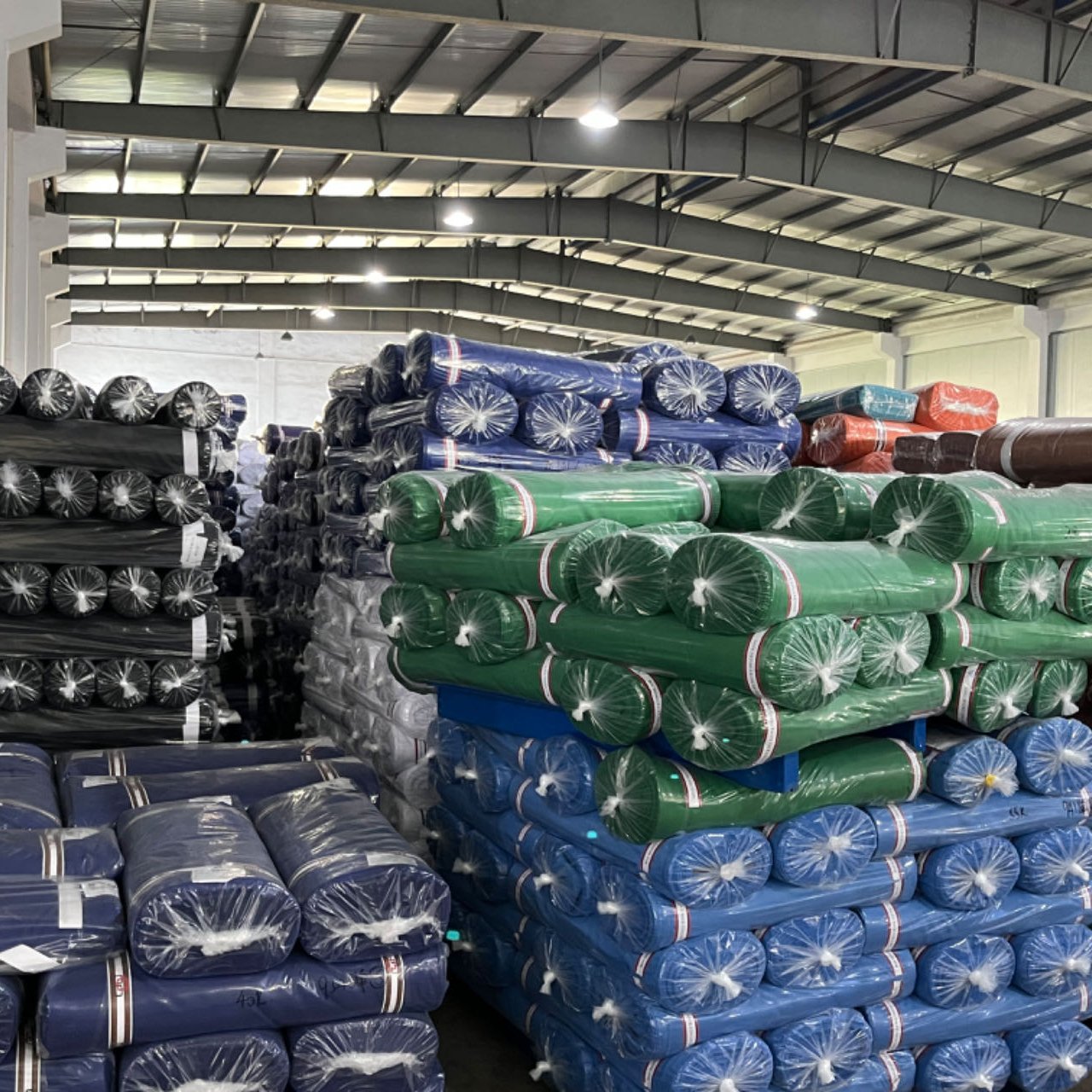 Factory direct delivery of 100% polyester high-quality Taffeta fabric