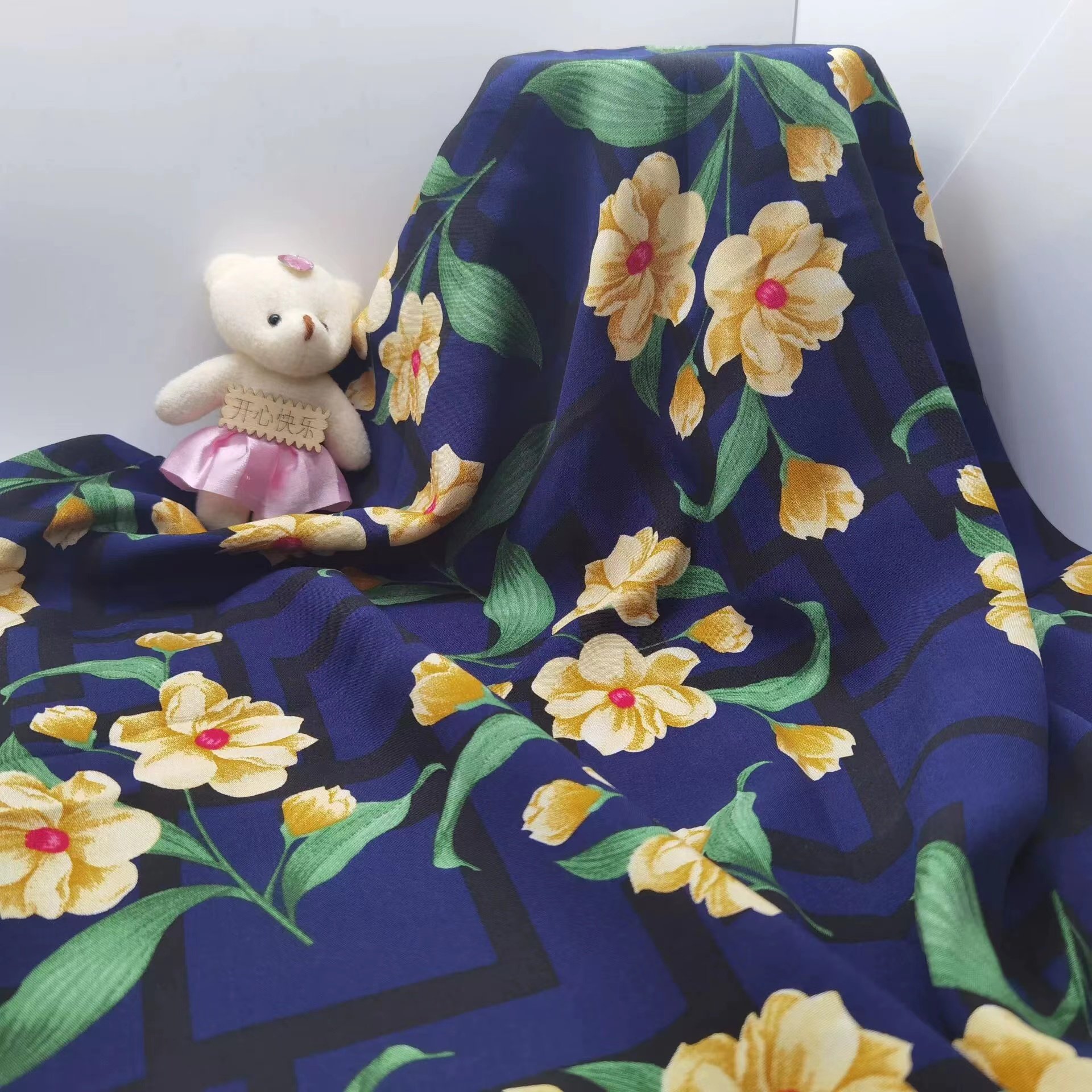High Quality Baati Somali, Light Weight Soft Touch 30s Challis Flower Print Plain Woven 100% Rayon Fabric For Girls' Dresses/