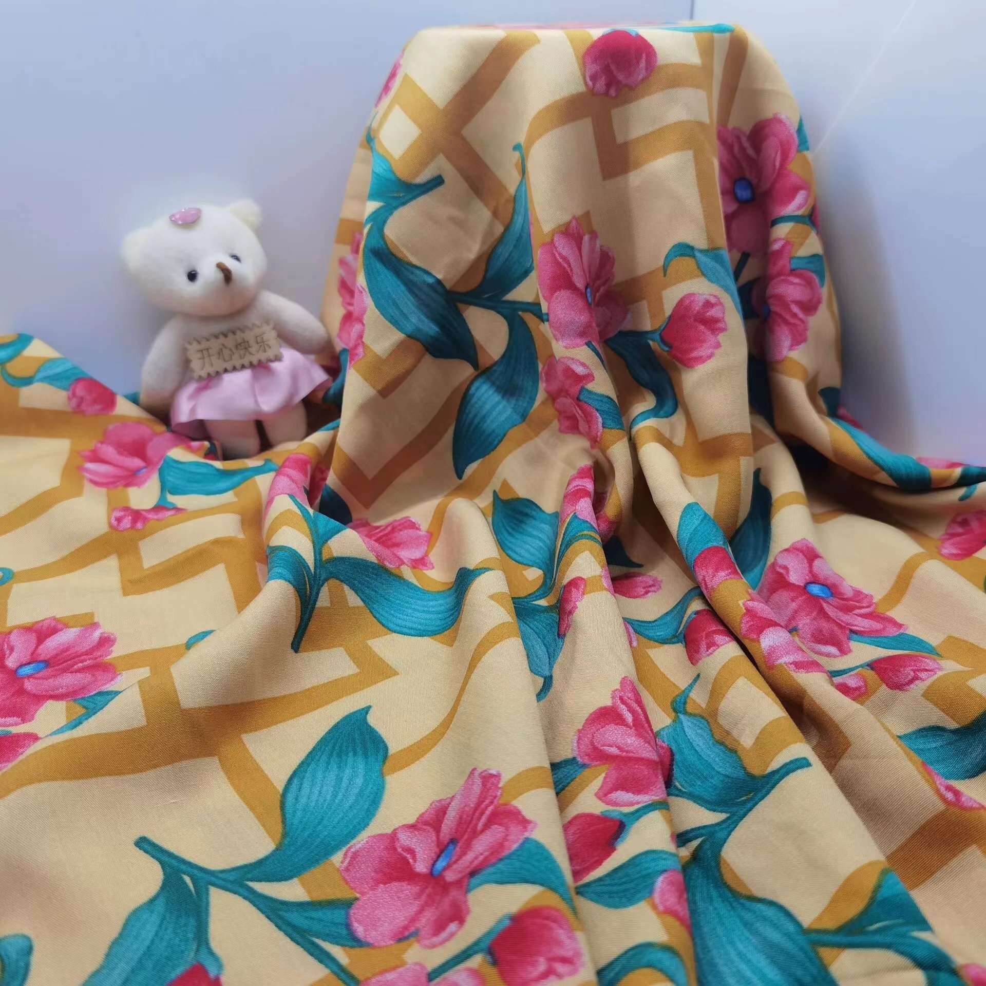 High Quality Baati Somali, Light Weight Soft Touch 30s Challis Flower Print Plain Woven 100% Rayon Fabric For Girls' Dresses/