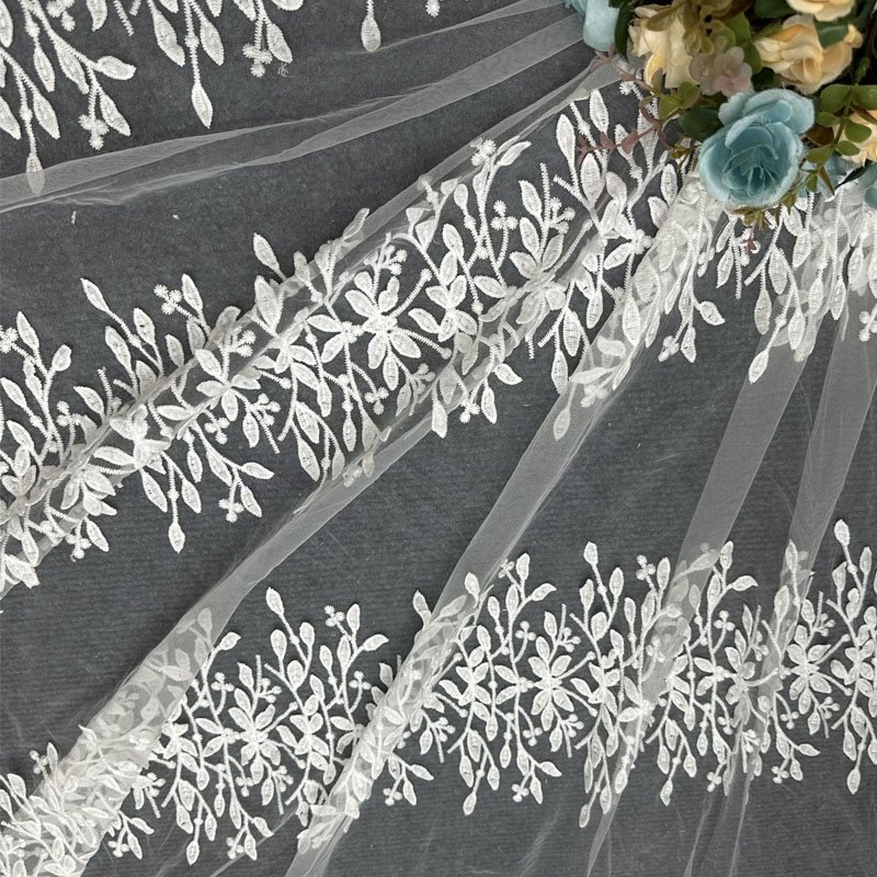 OEM Wholesale Price Lace Fabric Embroidery Sequins Beaded Lace Fabric Luxury for Boutique Clothing