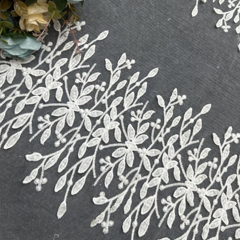 OEM Wholesale Price Lace Fabric Embroidery Sequins Beaded Lace Fabric Luxury for Boutique Clothing