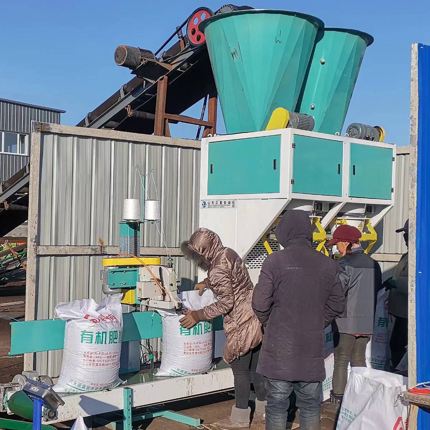 Automatic 5kg 20kg 25kg 50kg Compost Baggging Soil Charcoal Flakes Weighing Fertilizer Packing Machine